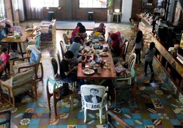 Halal Bi Halal dan Piknik Merajut