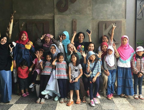 Halal Bi Halal dan Piknik Merajut